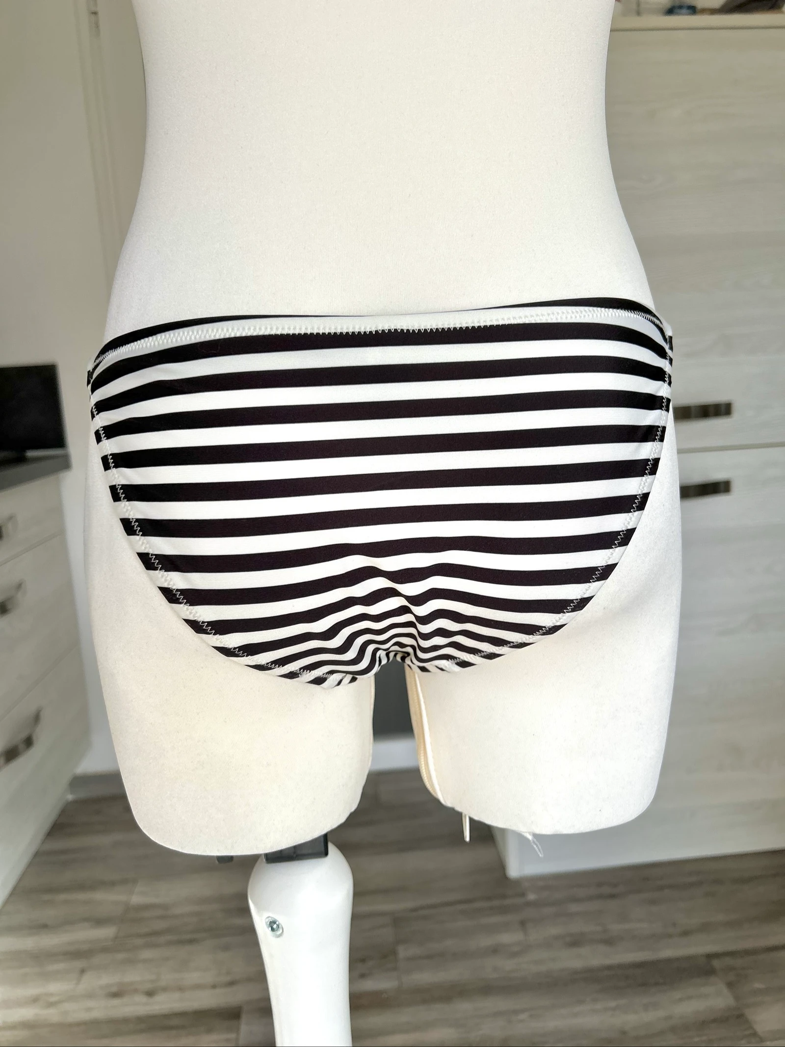 Biquíni listrado preto e branco em poliamida Tamanho M 38 Solid & Striped – photo 12